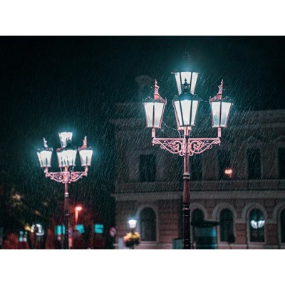 Nočná Nitra - lampy v daždi 1 (foto obraz L)