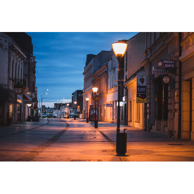 Centrum Nitry - večerné mesto - nočné lampy (foto obraz XL)