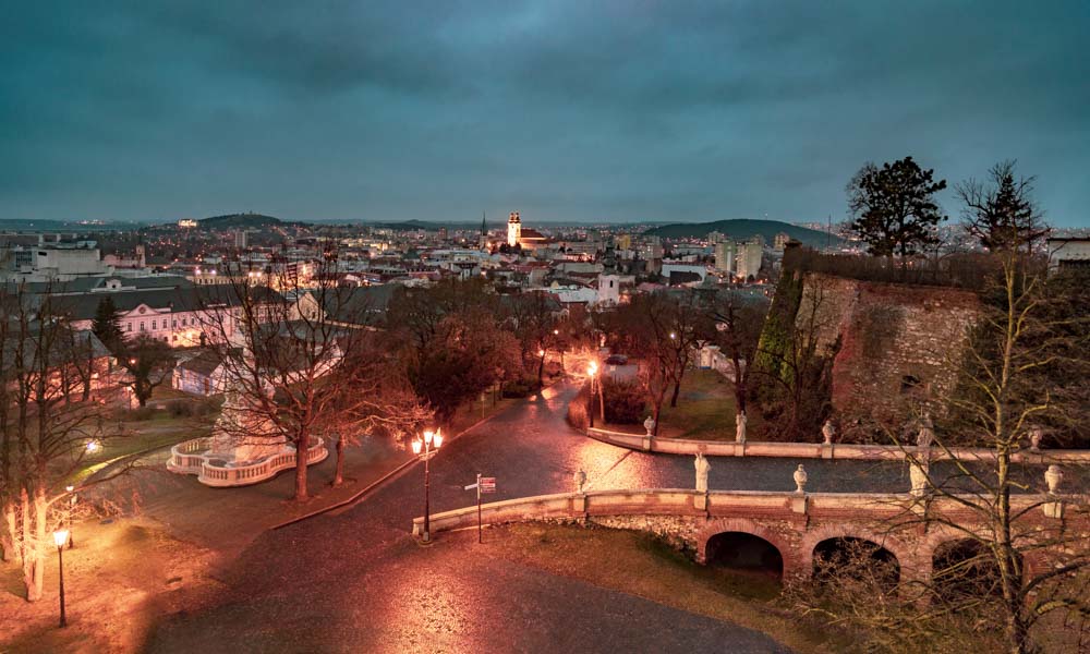 Nočná Nitra - výhľad z hradu